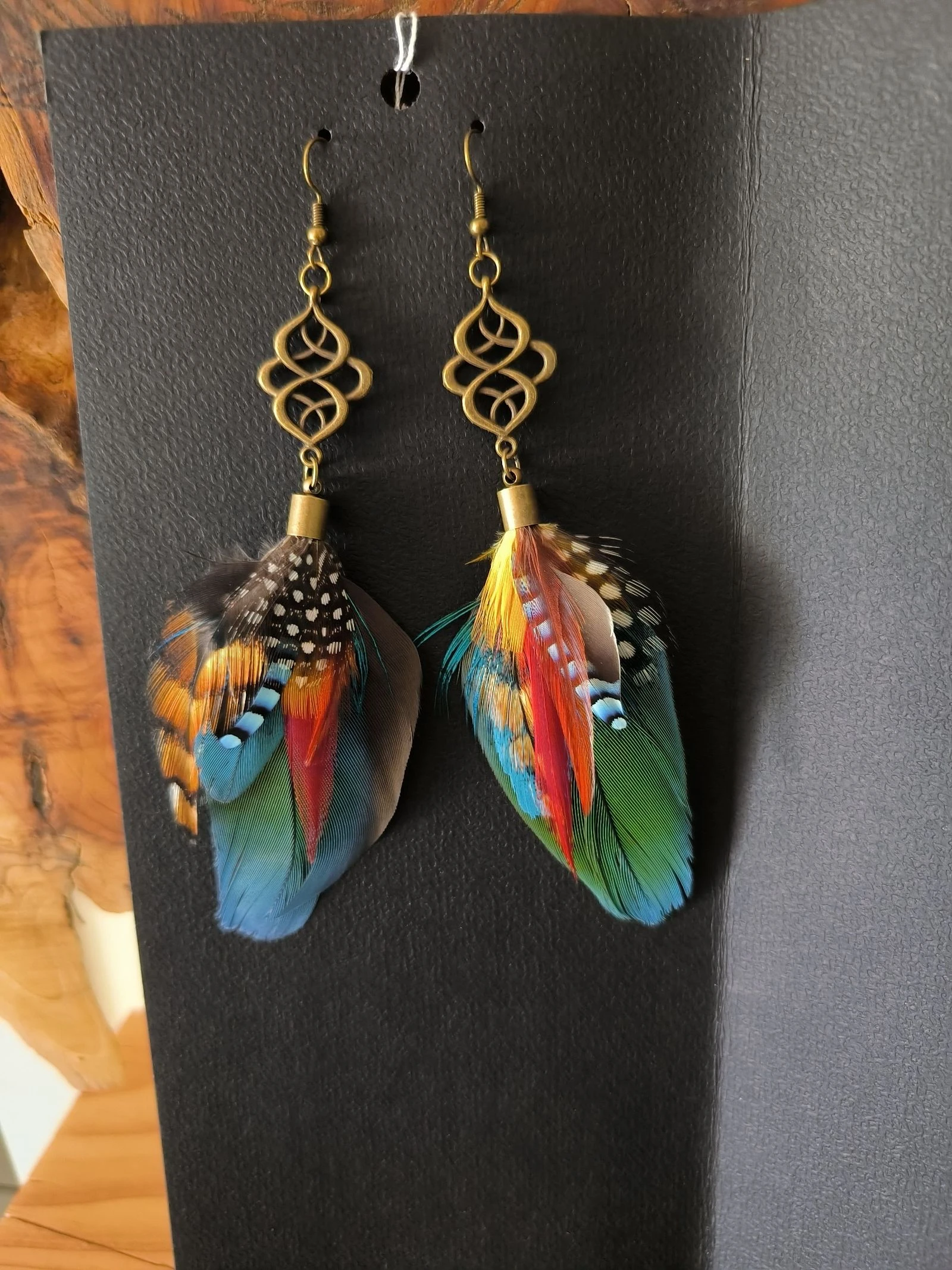 Magnifiques boucles d'oreilles bohème chic originales en plumes naturelles 
